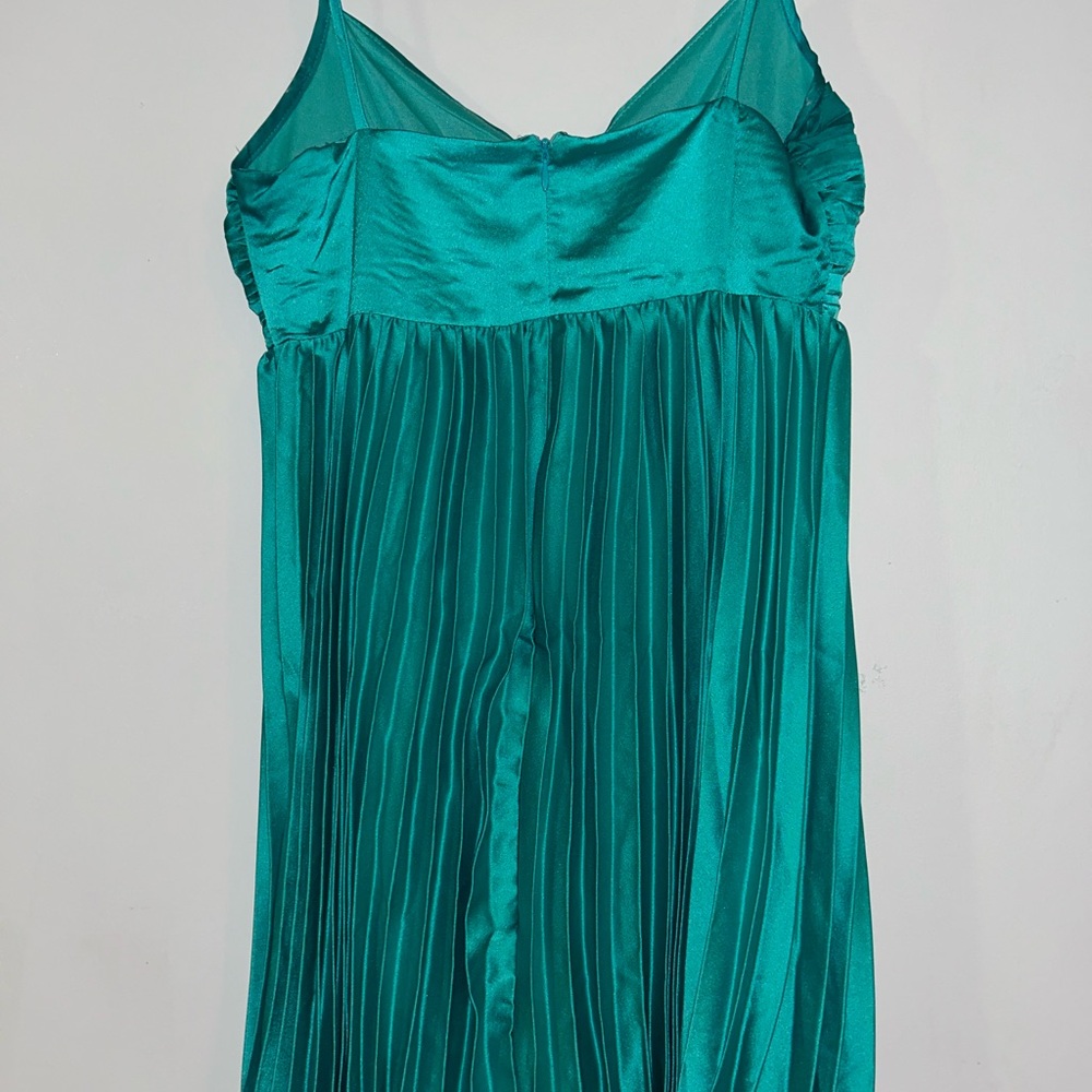 Formal Dress - Picture 4 of 6